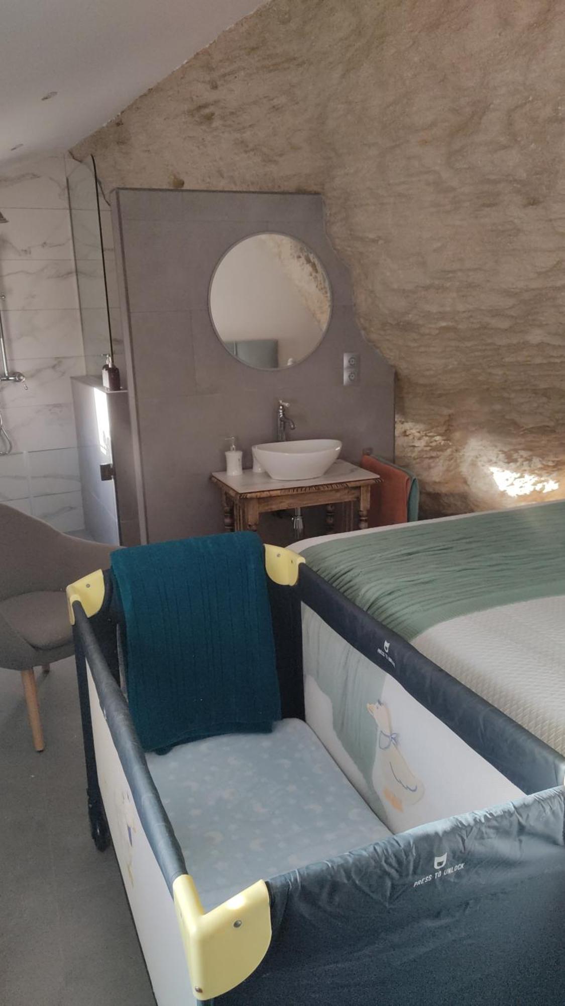 Casa Cueva Las Chicas Del Puente Setenil De Las Bodegas Eksteriør billede